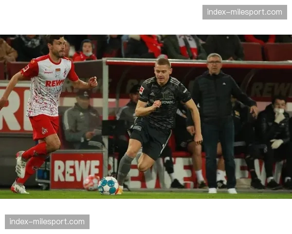 柏林联社区青训营举办专题讲座,主题为“现代足球中的无球穿插” 柏林联社区青训营举办专题讲座,主题为“现代足球中的无球穿插”